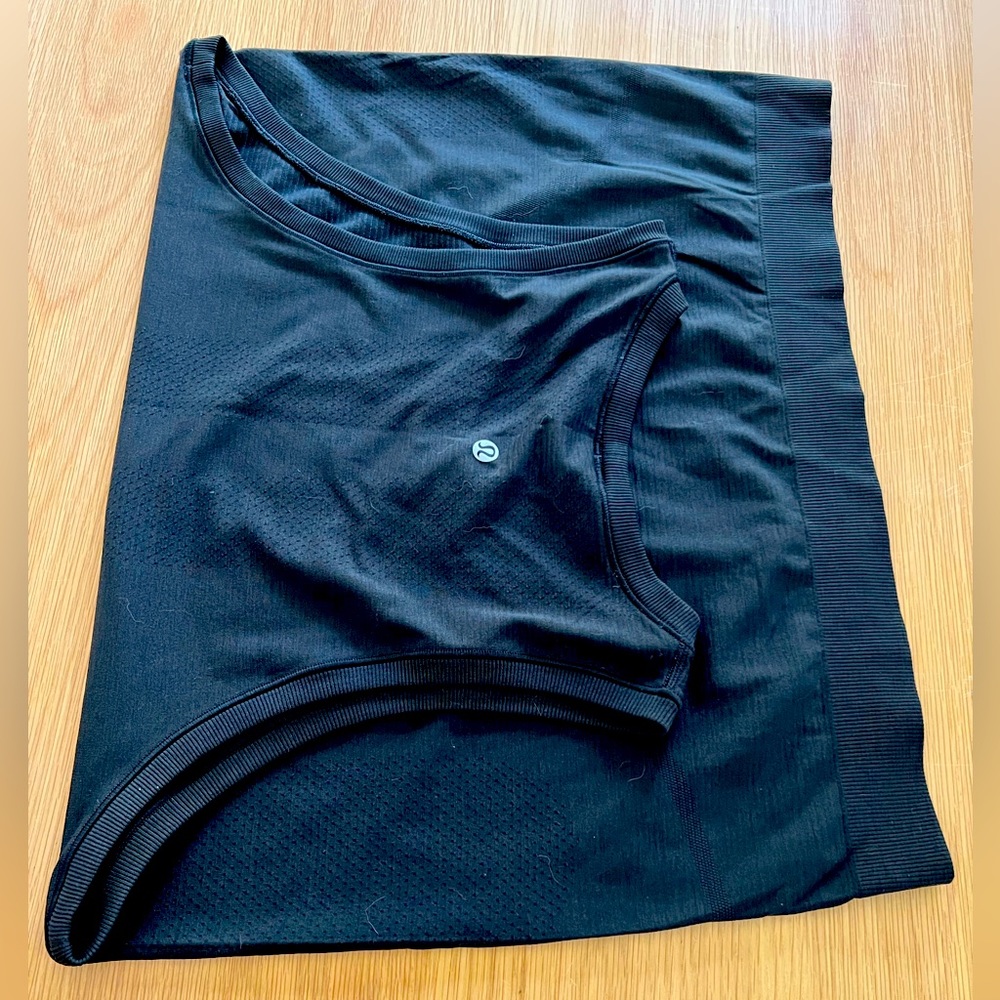 Lululemon Swiftly Breathe Relaxed black tank top size 8